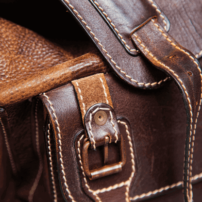 When it comes to conditioning your saddle, whether it's a western saddle or side saddle, Urad leather conditioner is an excellent choice. Its nourishing properties penetrate deep into the cowhide leather, ensuring that your saddle stays supple and crack-free, and maintaining its quality for a long time to come.
