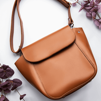 For those looking to protect and maintain their brown leather tote purse, Urad leather conditioner is an excellent choice. Its nourishing formula deeply penetrates the leather, providing superior protection against cracking and maintaining its natural suppleness. With Urad leather conditioner, your brown purse will remain in top condition, ensuring that you can carry your essentials in style for years to come.